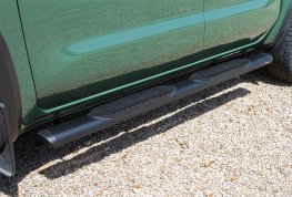 2005-2026 Nissan Frontier Crew Cab 5" Oval Black Aluminum Nerf Bars 2005-2026 Nissan Frontier Crew Cab 5" Oval Black Aluminum Nerf Bars